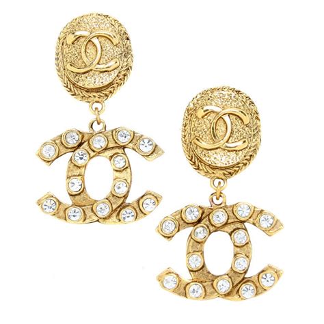 chanel jewelry logo.